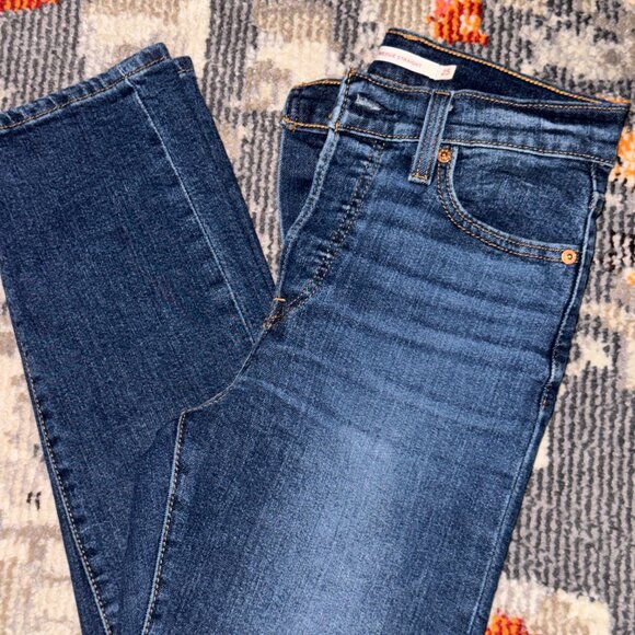 Levi's Wedgie Straight 25 - Dark Wash - Picture 2 of 4